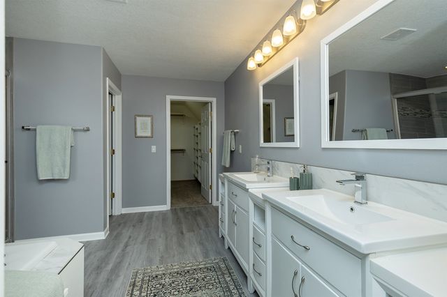 6511 NW 93rd Street, Johnston, IA 50131