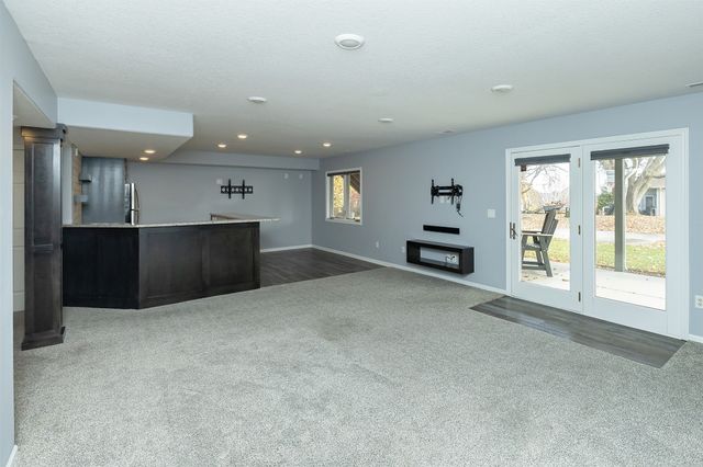 6511 NW 93rd Street, Johnston, IA 50131