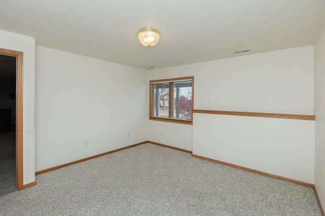 6511 NW 93rd Street, Johnston, IA 50131