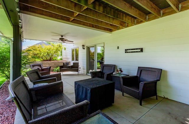 6511 NW 93rd Street, Johnston, IA 50131