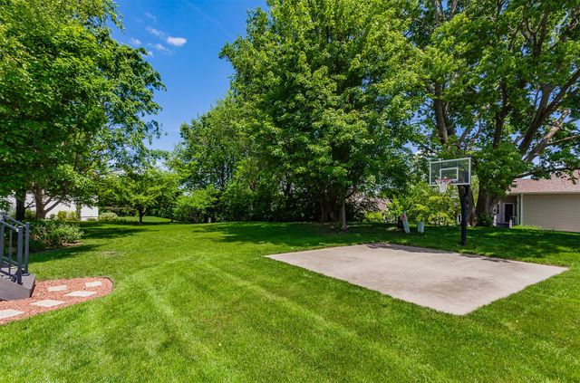 6511 NW 93rd Street, Johnston, IA 50131