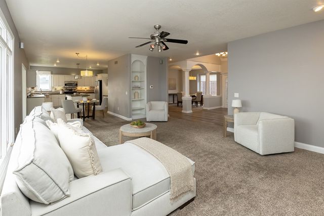 6511 NW 93rd Street, Johnston, IA 50131