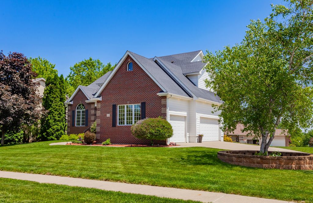 6511 NW 93rd Street, Johnston, IA 50131