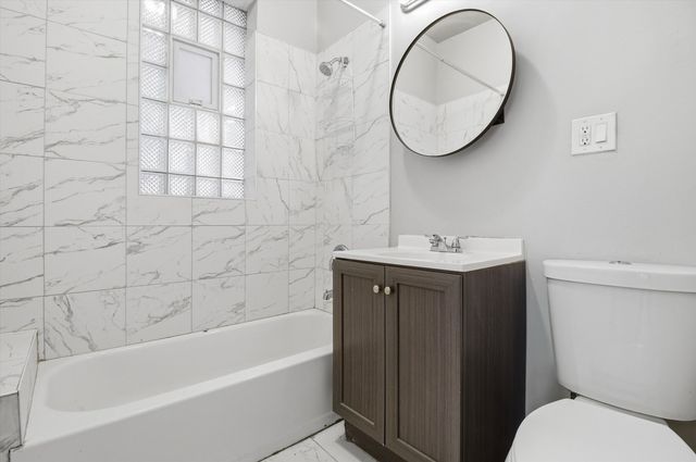 4245 W Monroe Street, Chicago, IL 60624