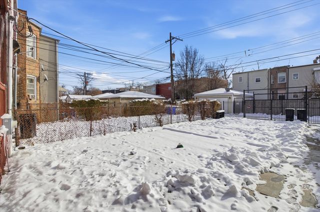 4245 W Monroe Street, Chicago, IL 60624