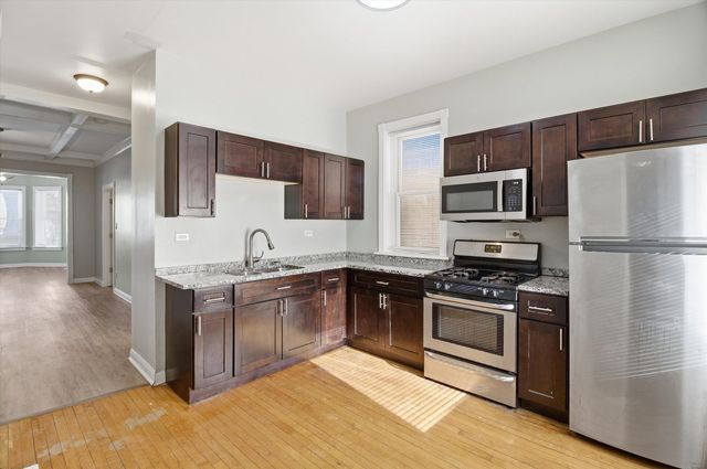 4245 W Monroe Street, Chicago, IL 60624