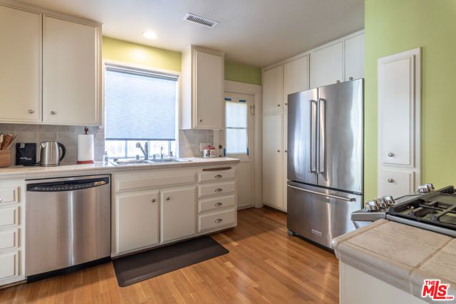 880 Wellesley Avenue, Los Angeles, CA 90049