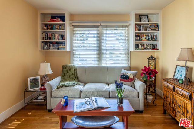 880 Wellesley Avenue, Los Angeles, CA 90049
