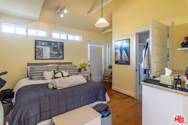 880 Wellesley Avenue, Los Angeles, CA 90049