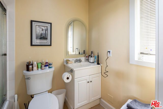 880 Wellesley Avenue, Los Angeles, CA 90049