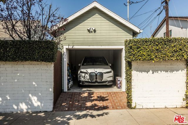 880 Wellesley Avenue, Los Angeles, CA 90049