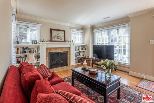 880 Wellesley Avenue, Los Angeles, CA 90049