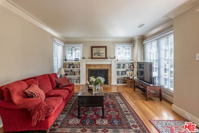 880 Wellesley Avenue, Los Angeles, CA 90049