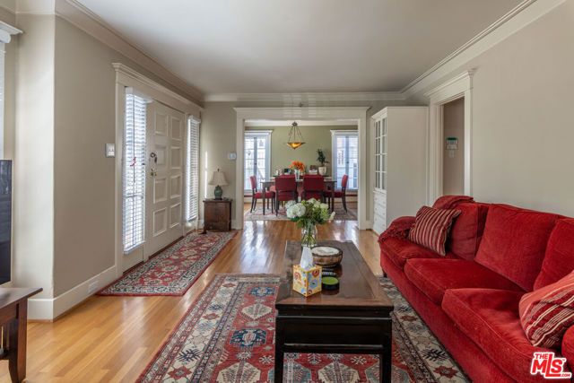 880 Wellesley Avenue, Los Angeles, CA 90049