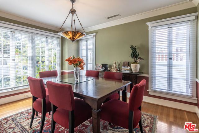 880 Wellesley Avenue, Los Angeles, CA 90049