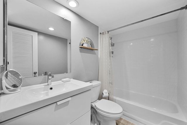 400 SE 10th Street 303, Deerfield Beach, FL 33441