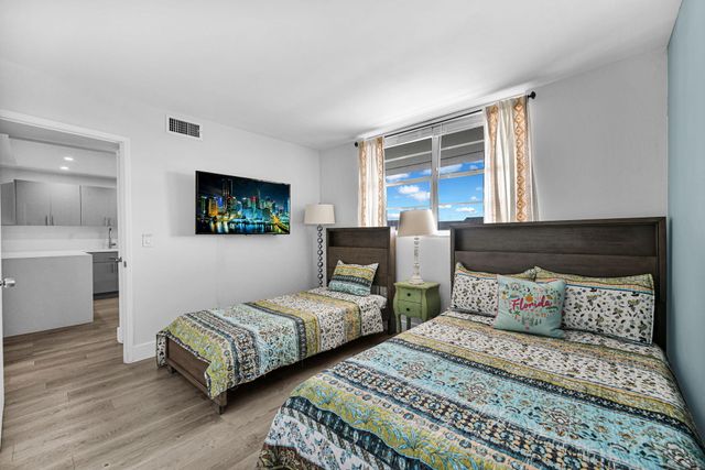 400 SE 10th Street 303, Deerfield Beach, FL 33441