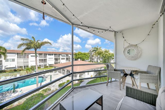 400 SE 10th Street 303, Deerfield Beach, FL 33441