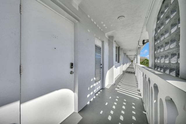 400 SE 10th Street 303, Deerfield Beach, FL 33441