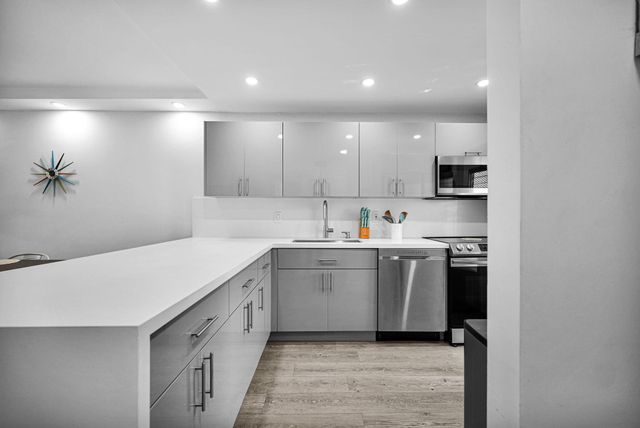 400 SE 10th Street 303, Deerfield Beach, FL 33441
