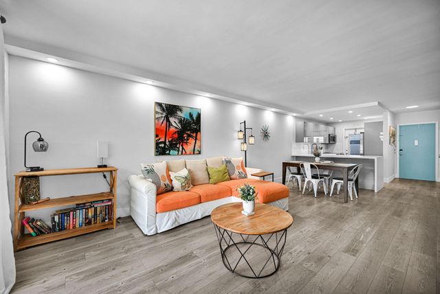 400 SE 10th Street 303, Deerfield Beach, FL 33441