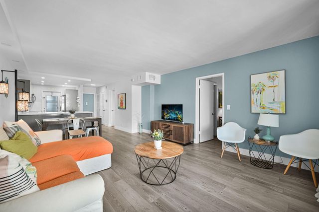 400 SE 10th Street 303, Deerfield Beach, FL 33441