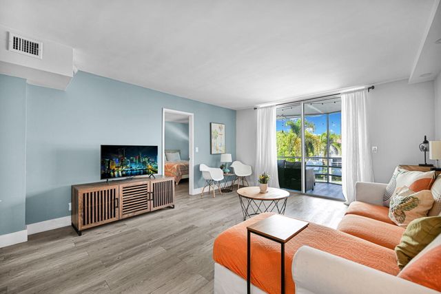 400 SE 10th Street 303, Deerfield Beach, FL 33441
