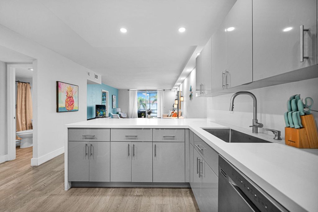 400 SE 10th Street 303, Deerfield Beach, FL 33441