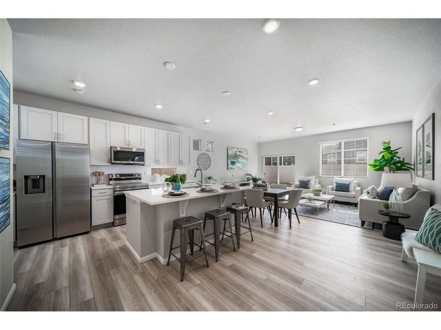 10052 Salem Ct, Commerce City, CO 80022