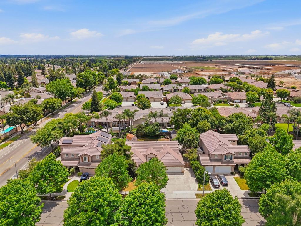 Image 10 of property listing at 6111 W Pryor Avenue, Visalia, CA 93277