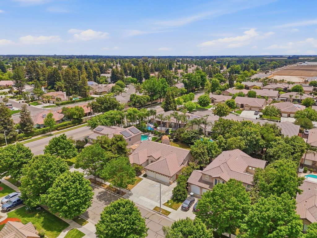 Image 11 of property listing at 6111 W Pryor Avenue, Visalia, CA 93277