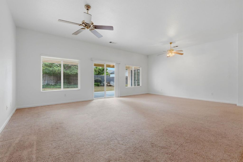 Image 15 of property listing at 6111 W Pryor Avenue, Visalia, CA 93277