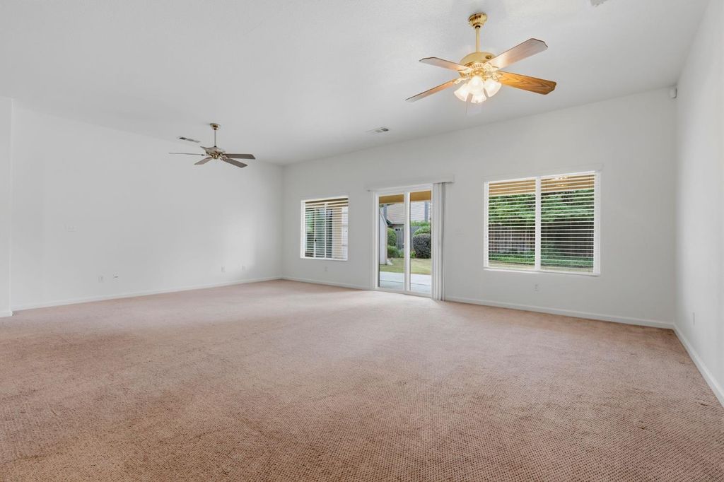 Image 16 of property listing at 6111 W Pryor Avenue, Visalia, CA 93277