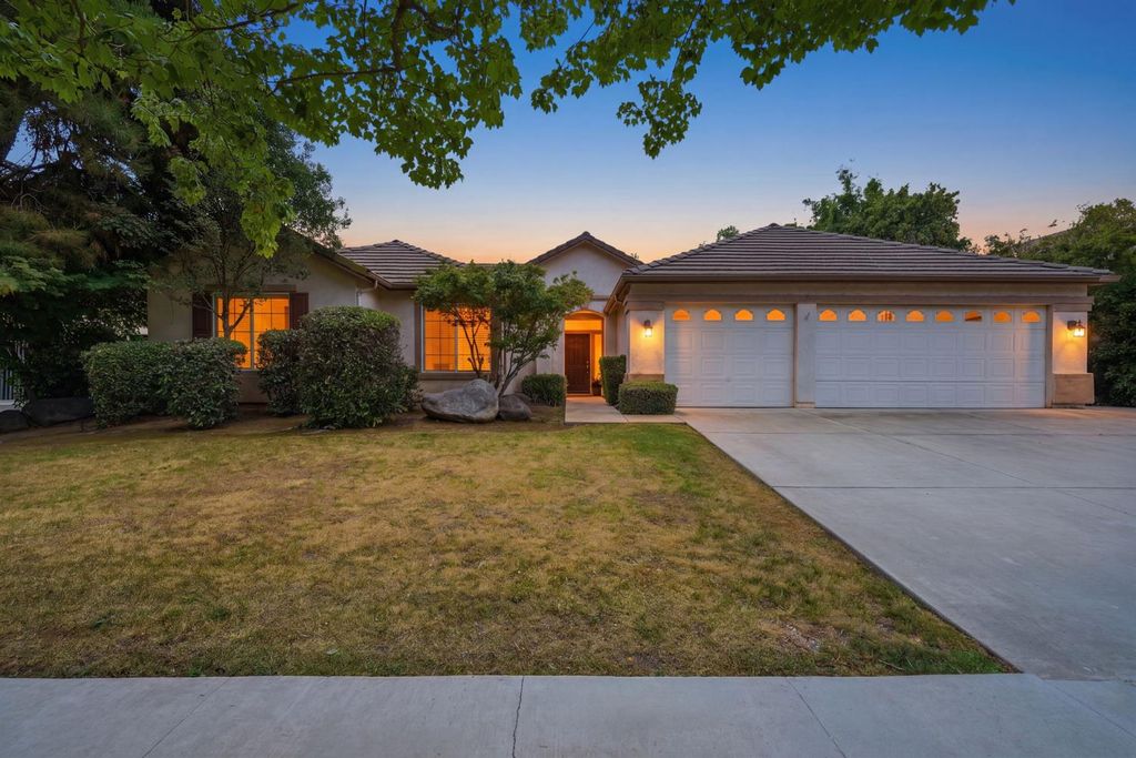 Image 2 of property listing at 6111 W Pryor Avenue, Visalia, CA 93277