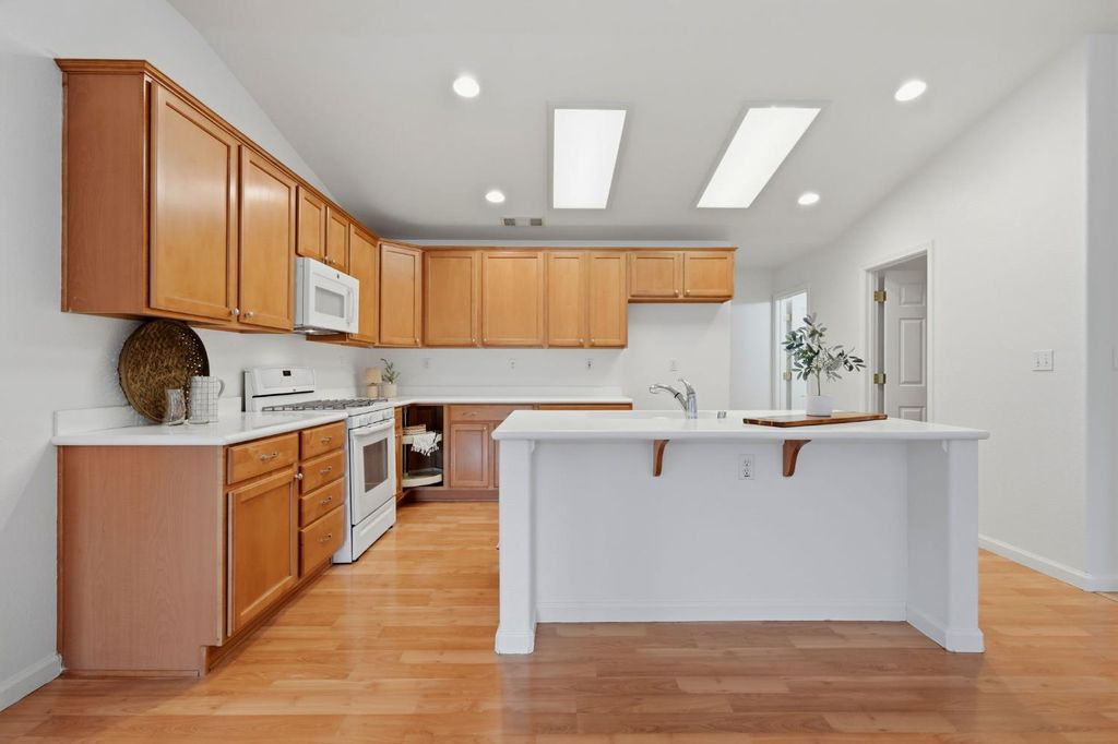Image 21 of property listing at 6111 W Pryor Avenue, Visalia, CA 93277