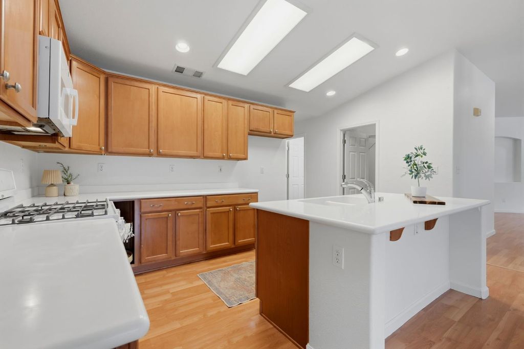 Image 22 of property listing at 6111 W Pryor Avenue, Visalia, CA 93277