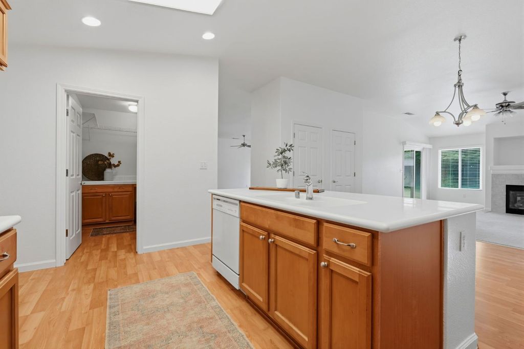 Image 25 of property listing at 6111 W Pryor Avenue, Visalia, CA 93277