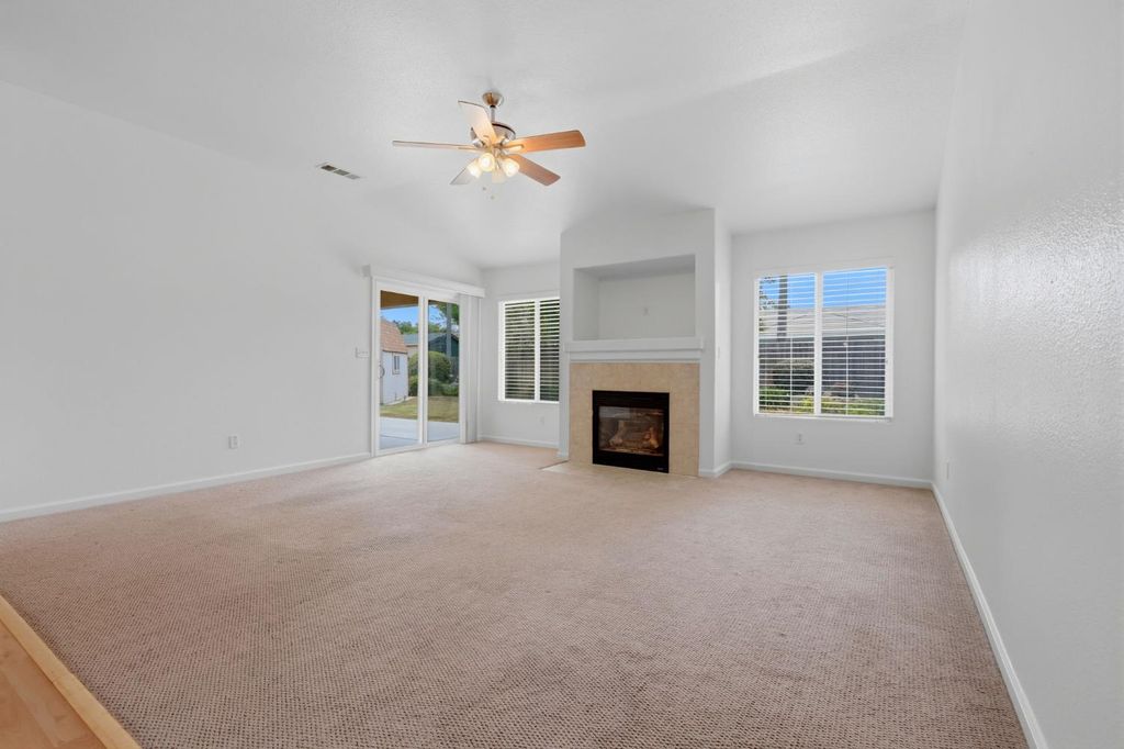 Image 31 of property listing at 6111 W Pryor Avenue, Visalia, CA 93277