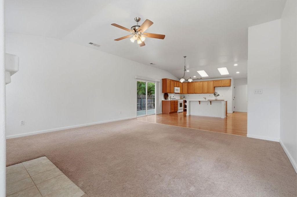 Image 33 of property listing at 6111 W Pryor Avenue, Visalia, CA 93277