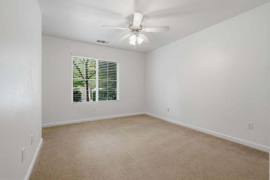 Image 41 of property listing at 6111 W Pryor Avenue, Visalia, CA 93277