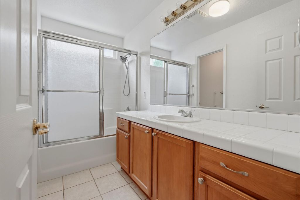 Image 43 of property listing at 6111 W Pryor Avenue, Visalia, CA 93277