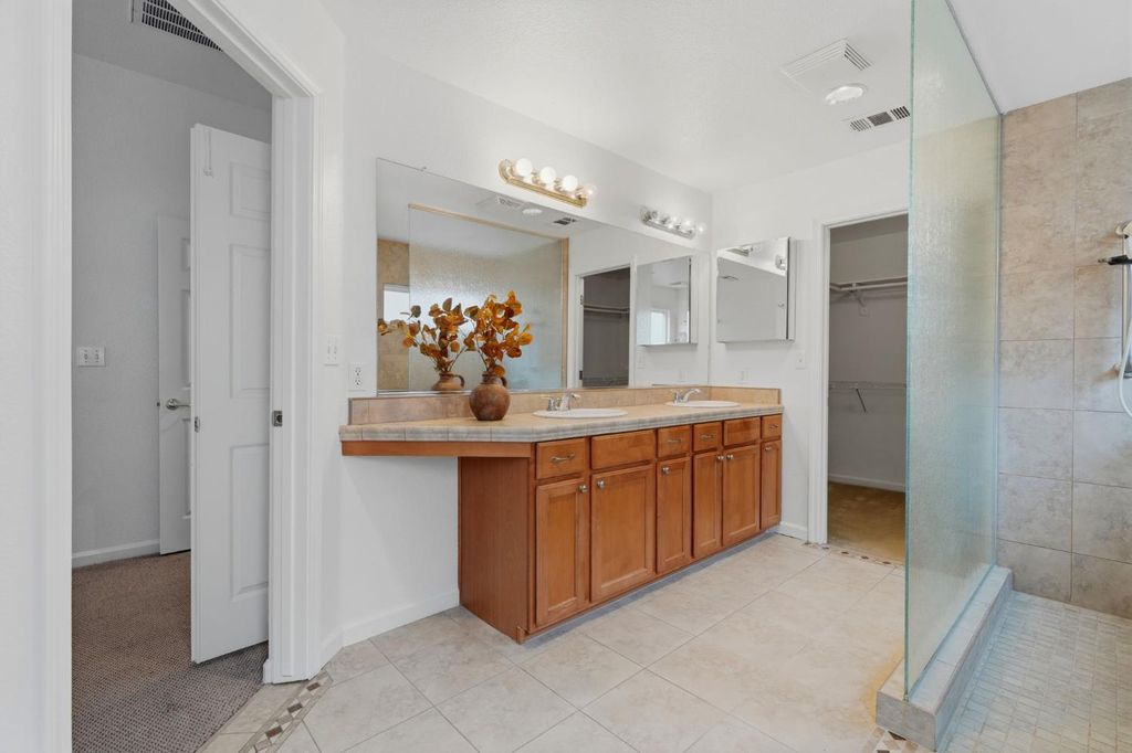 Image 49 of property listing at 6111 W Pryor Avenue, Visalia, CA 93277