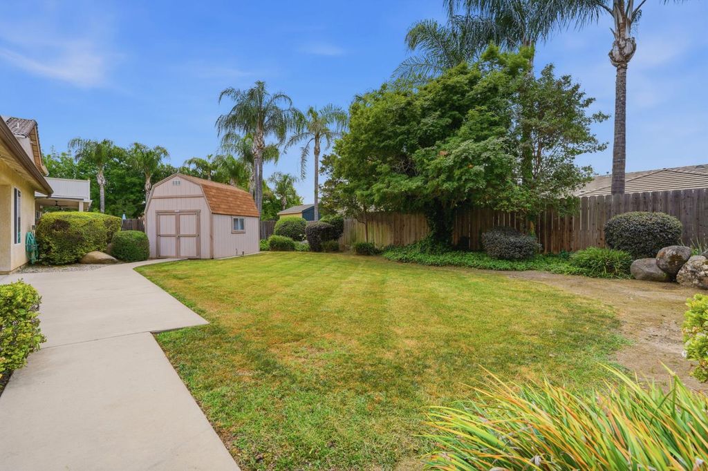 Image 53 of property listing at 6111 W Pryor Avenue, Visalia, CA 93277