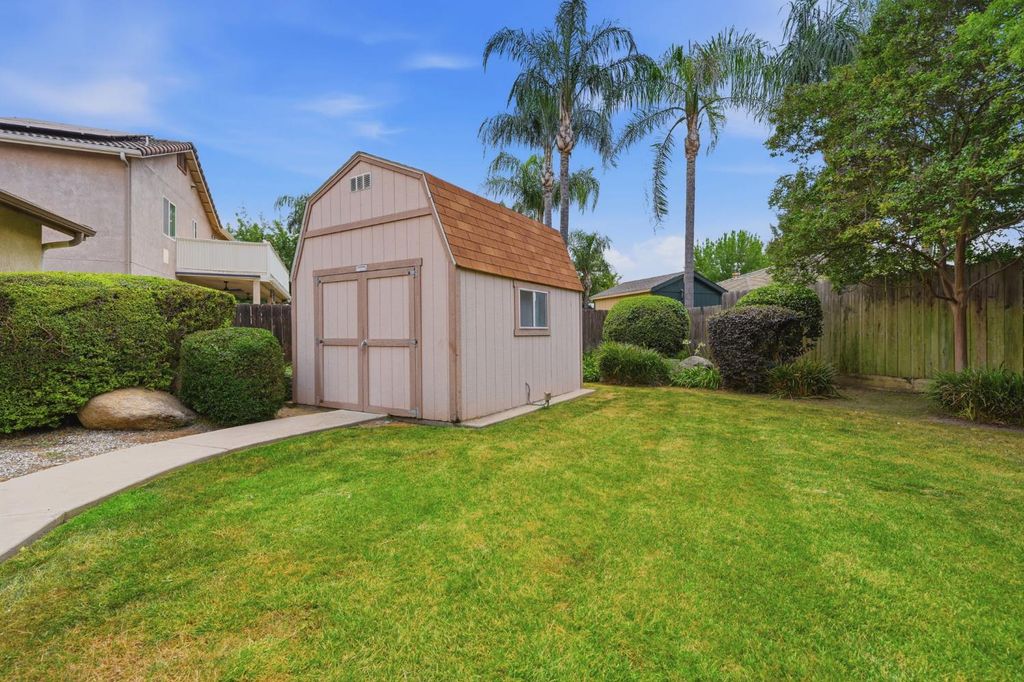 Image 55 of property listing at 6111 W Pryor Avenue, Visalia, CA 93277