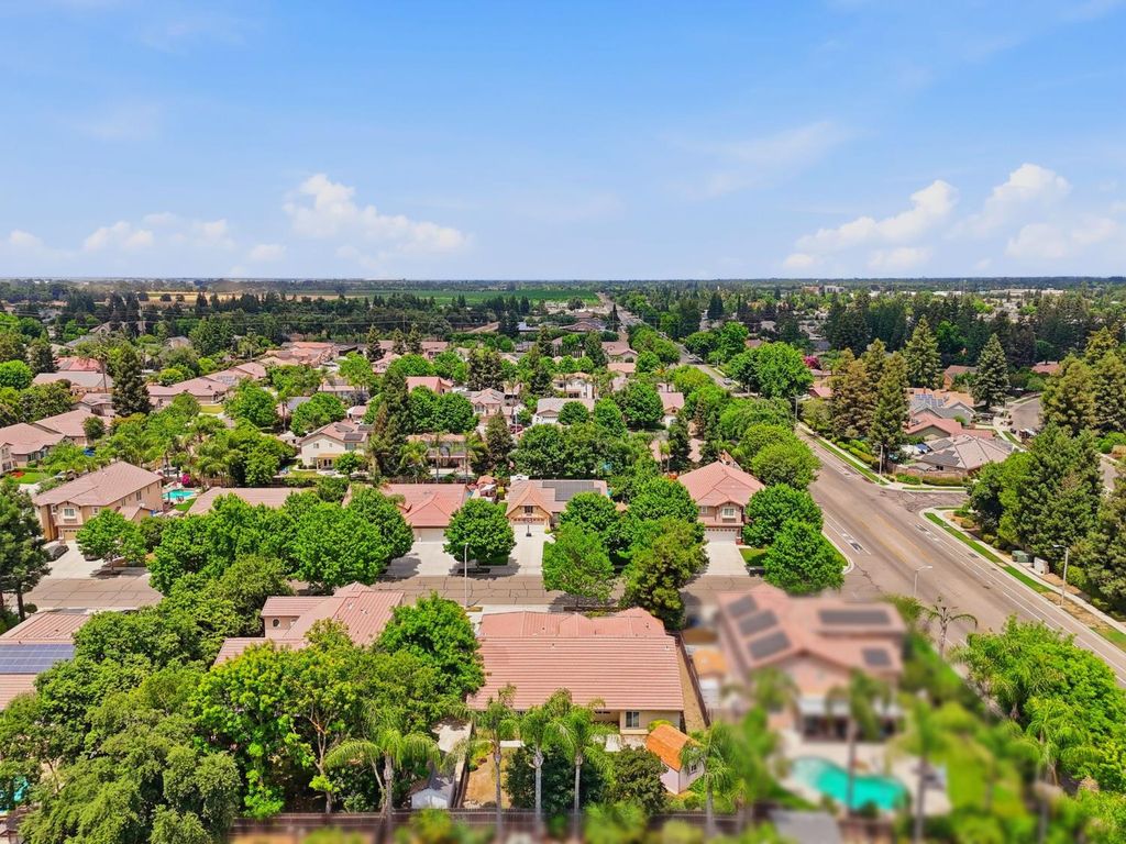 Image 63 of property listing at 6111 W Pryor Avenue, Visalia, CA 93277