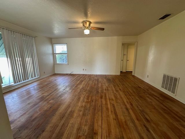 2042 E Mayfair, Fresno, CA 93703