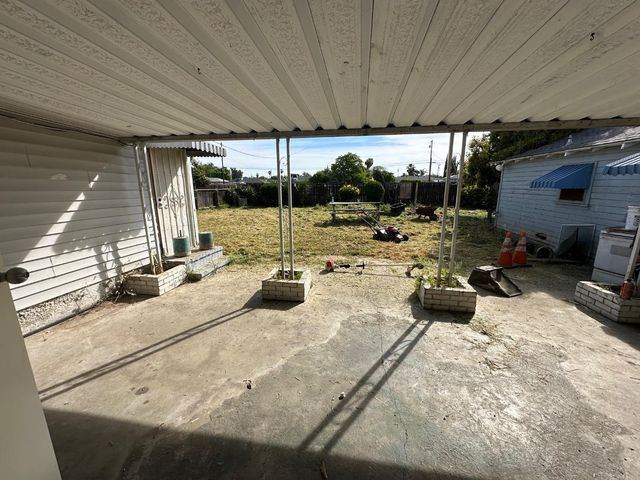 2042 E Mayfair, Fresno, CA 93703