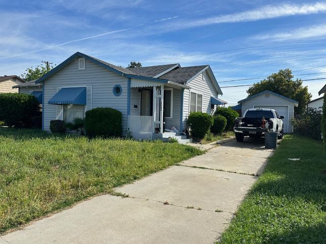 2042 E Mayfair, Fresno, CA 93703