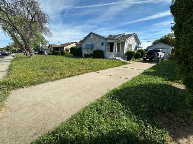2042 E Mayfair, Fresno, CA 93703