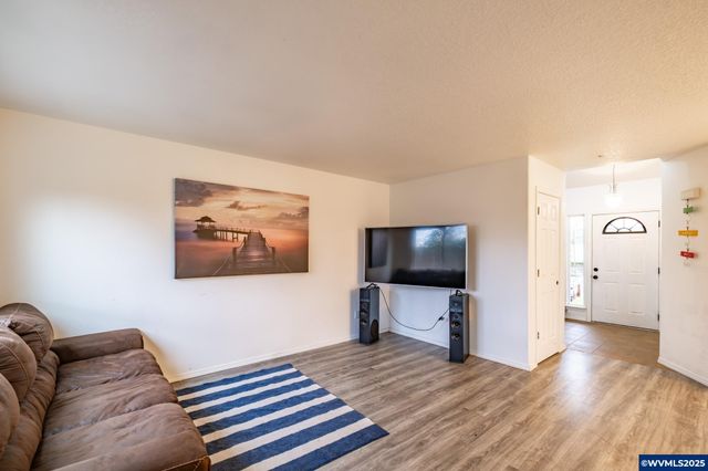 1881 Becca Ct, Albany, OR 97322